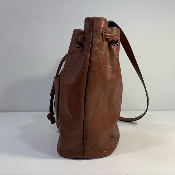 FRYE Olivia Bucket Drawstring Crossbody Bag Purse Cognac Dark Brown Leather - Picture 9 of 16